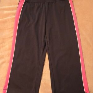 Pint & Black Capri Workout Pants - Size Small